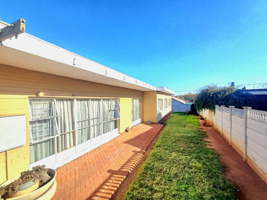 4 Bedroom Property for Sale in Uitsig Free State